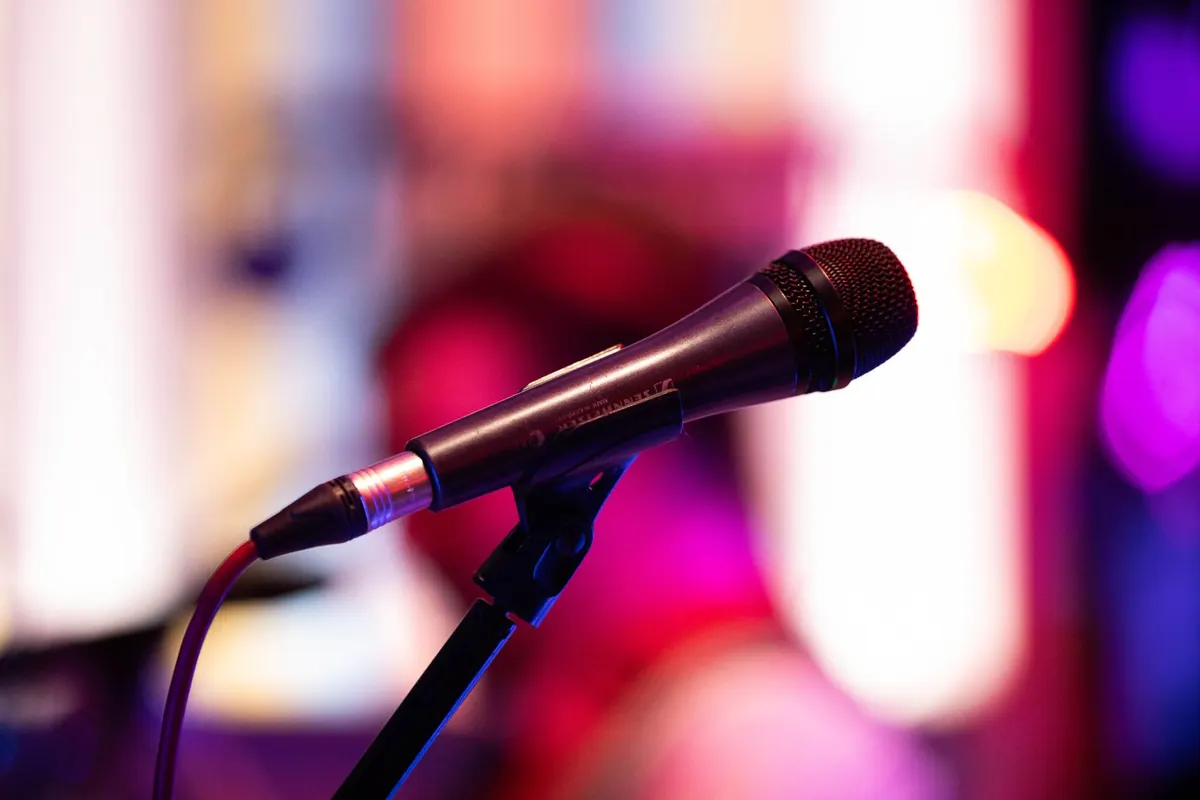 UK Open Mic Nights: How to Test New Lyrics in Front of an Audience